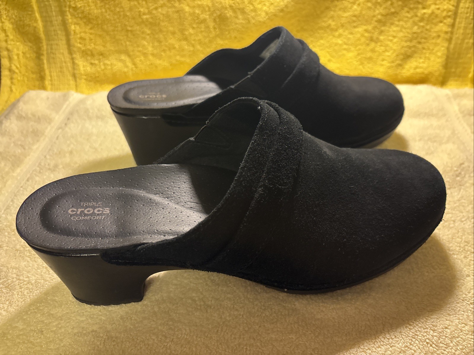Crocs Women’s Sarah Black Suede Clog Mules Size 11 (RUN WIDE) FR/SHP