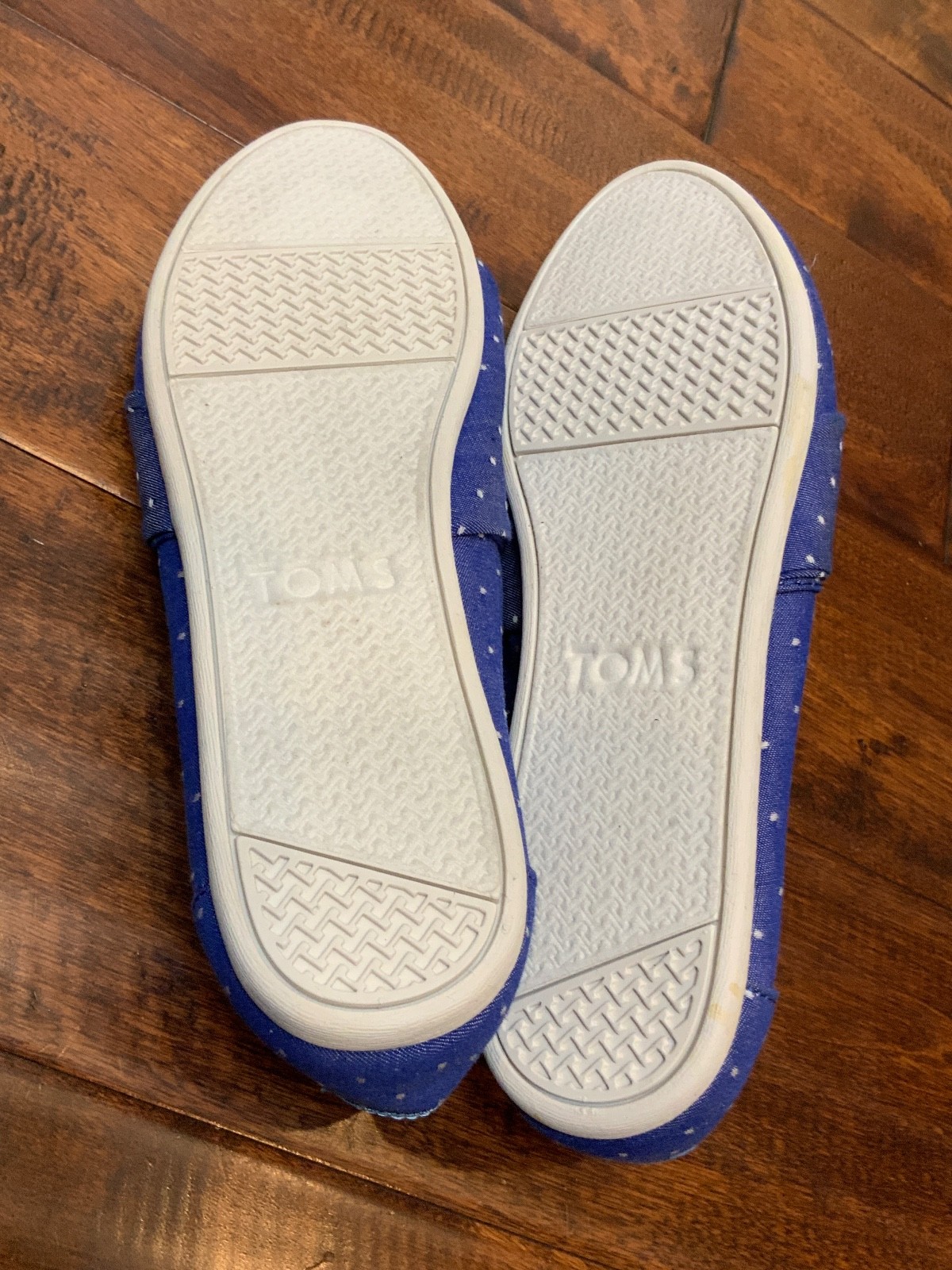 TOMS Blue & White Polka Dot Toe Bow Slip On Flats, Size 8.5 W (US)