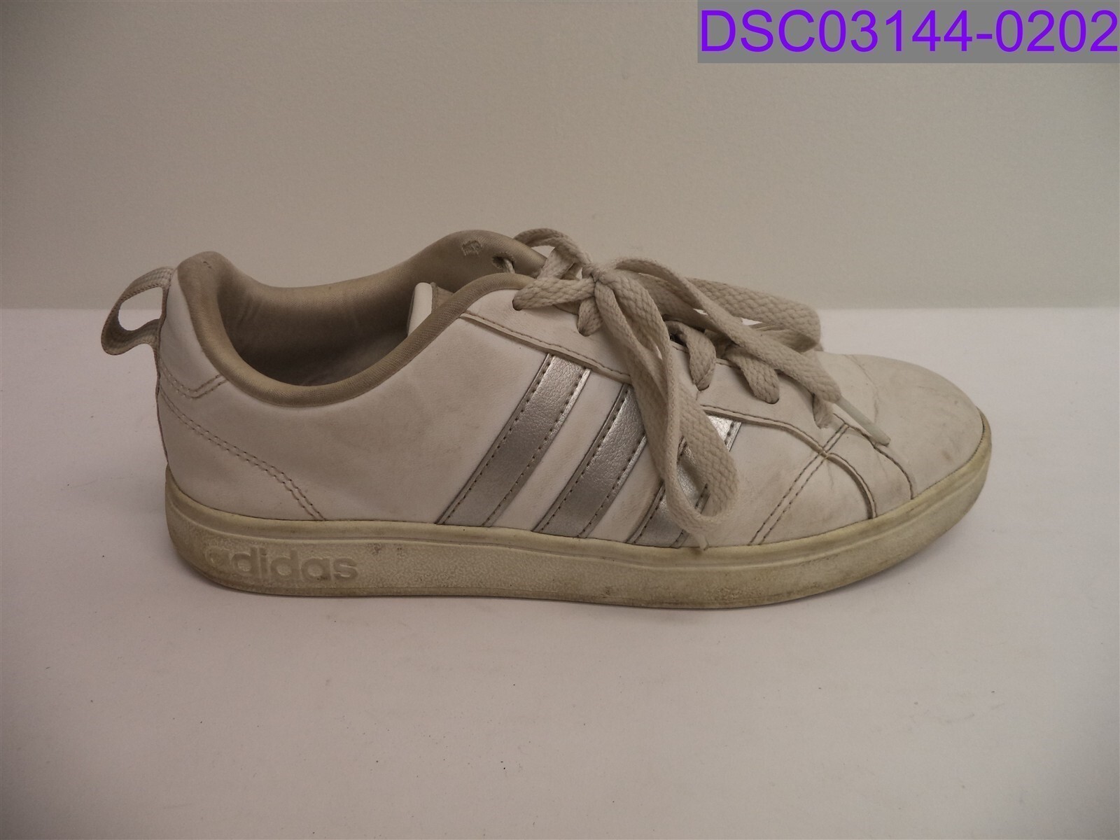 Women Size 6 Shoe Adidas Grand Court Casual Sneaker White with Silver Stripes