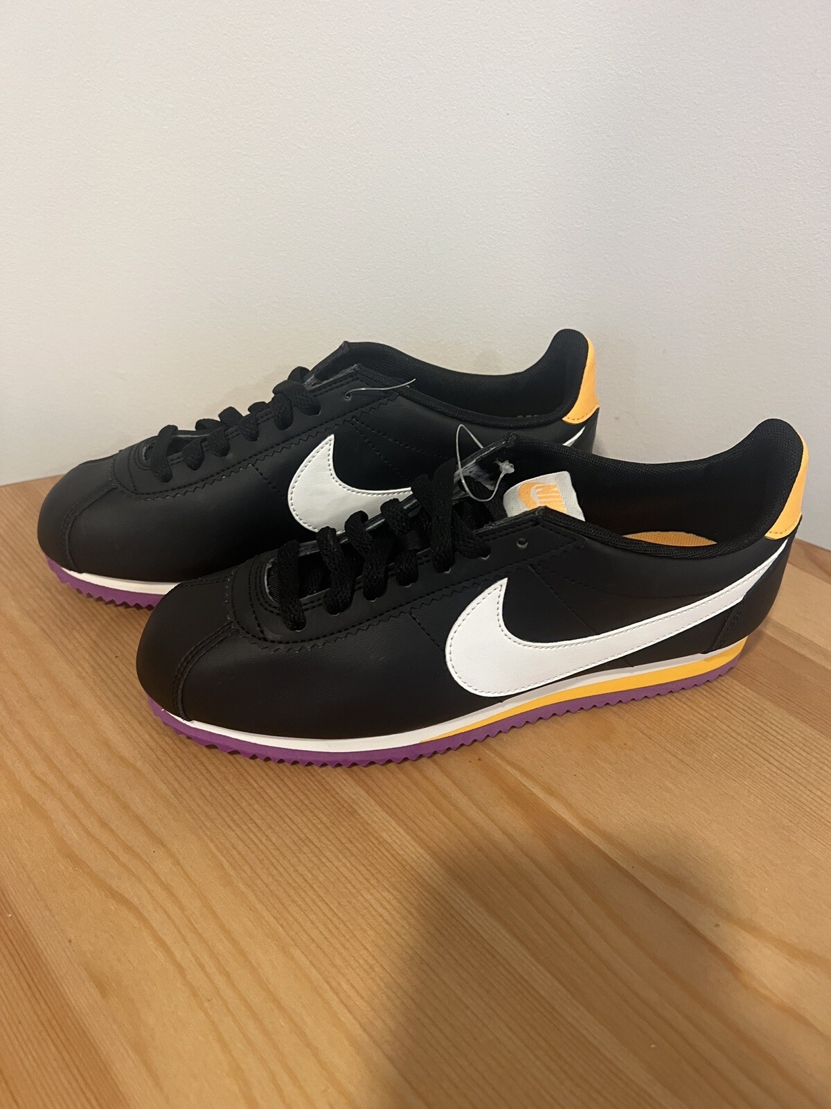 Nike Classic Cortez 15 – Women’s 7 – Black Laser Orange – NEW
