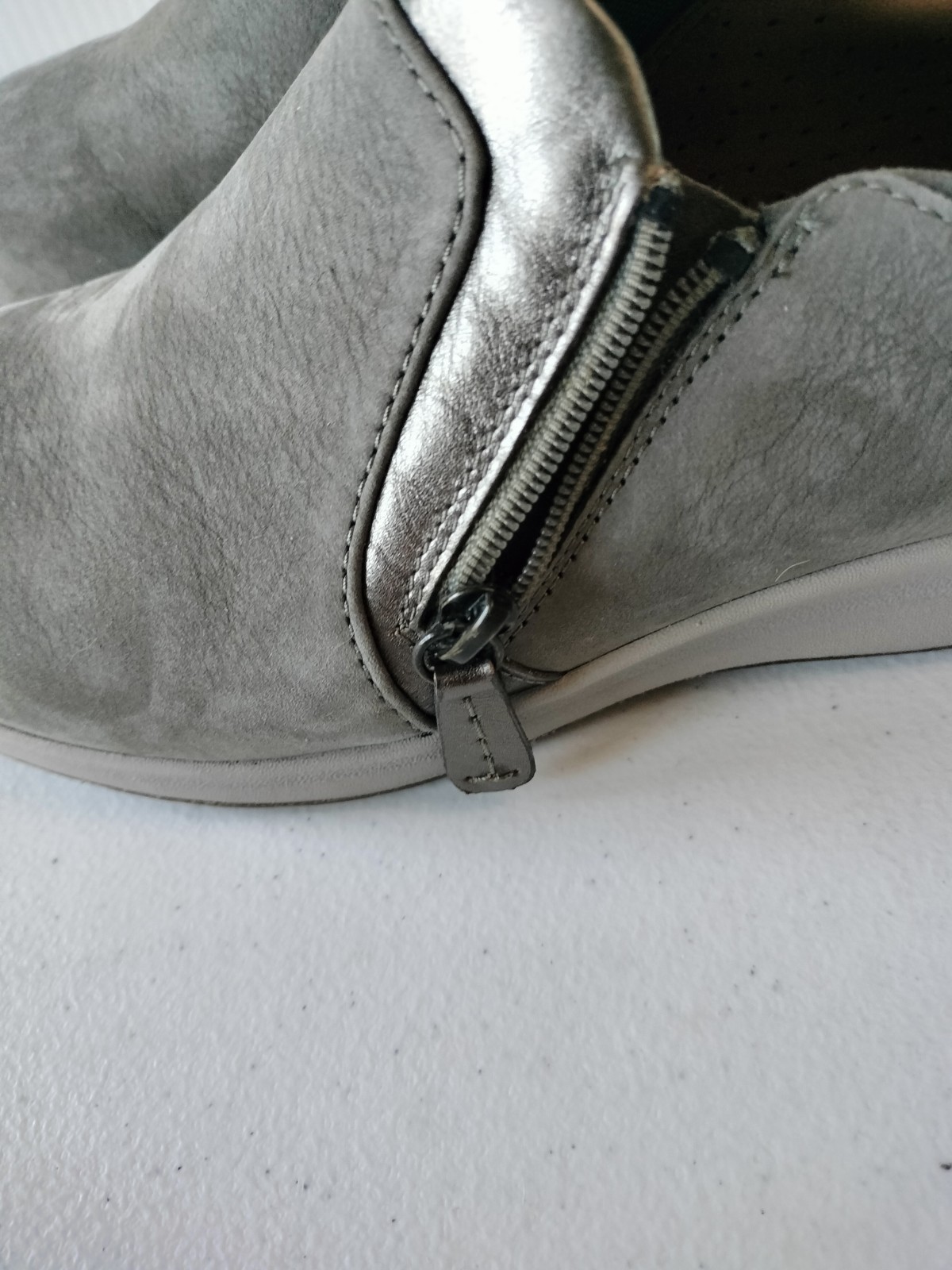 Clarks Unstructured Un Adorn Side Zip Slip On 7.5 Shoes Gray Pewter Travel