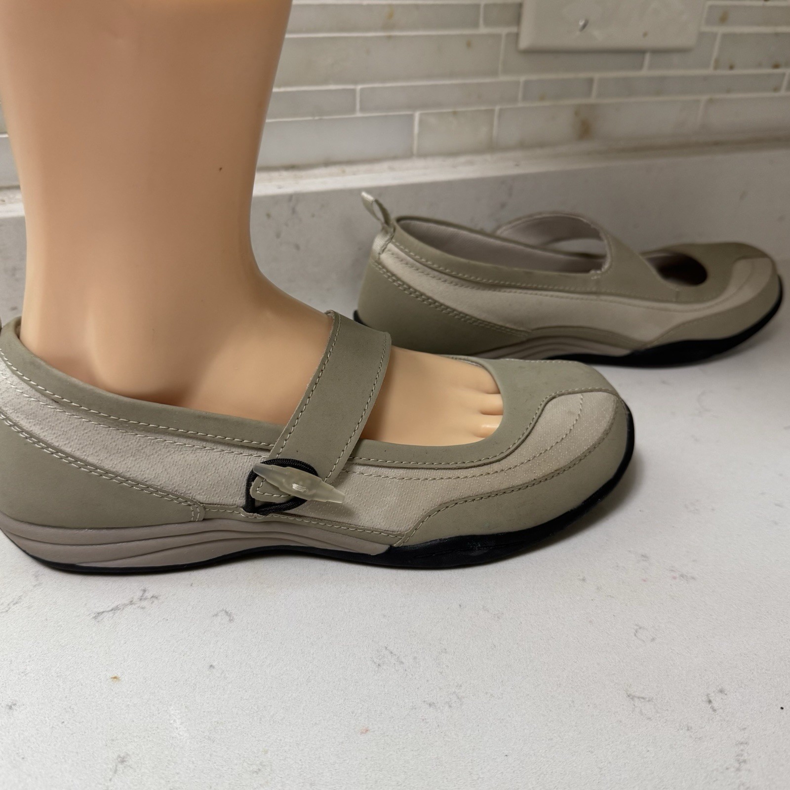 NWOB Lands End Mary Jane Trekker Comfort Flat Shoe Cream/Tan Sz 7B Toggle Button