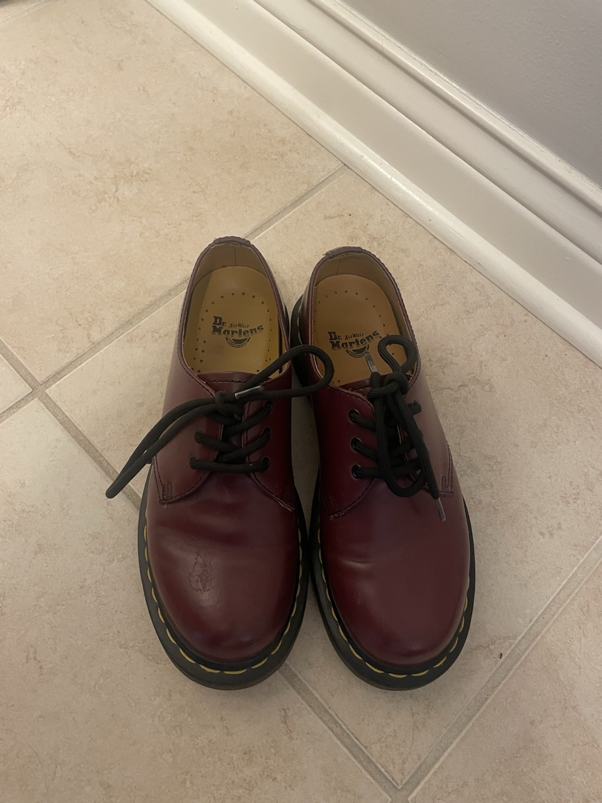 Dr. Martens Women’s Burgundy Leather Lace-Up Oxford Shoes Round Toe US 6 EU 37