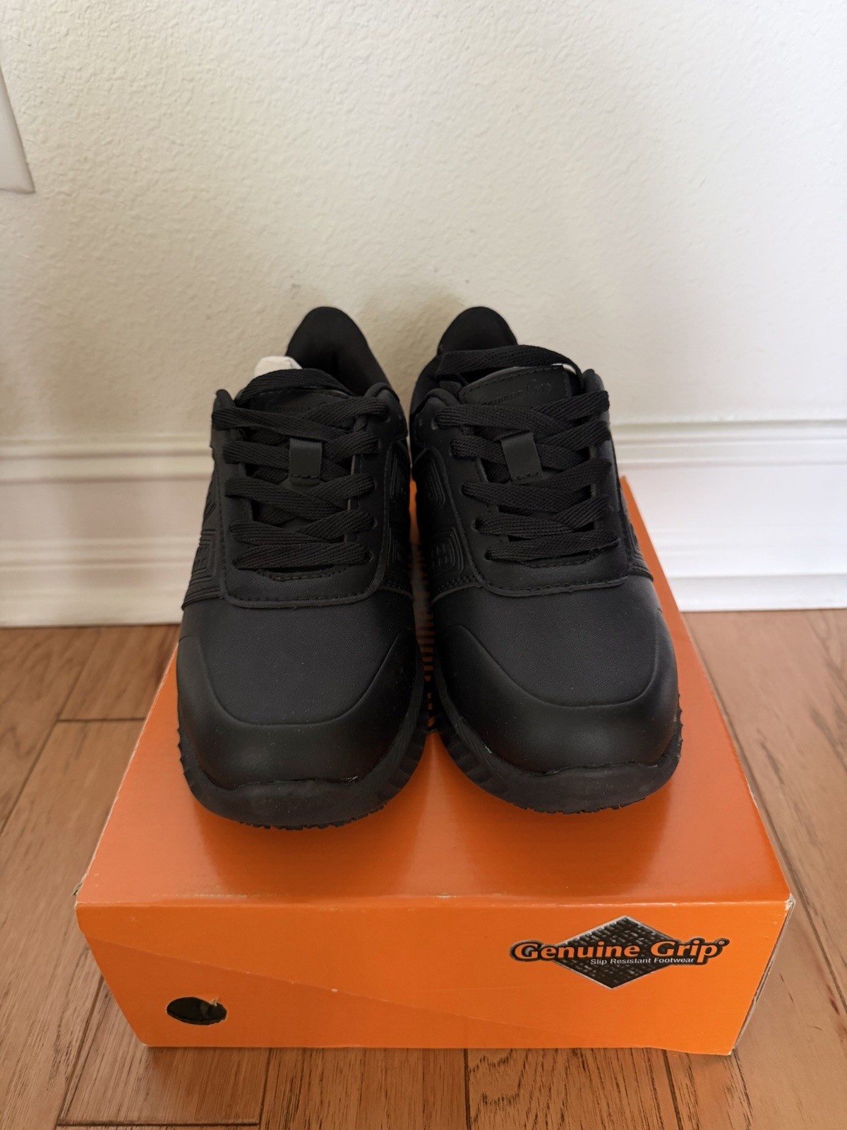 Genuine Grip 150 Women’s Black Slip Resistant Work Shoes Size 8M New in Box