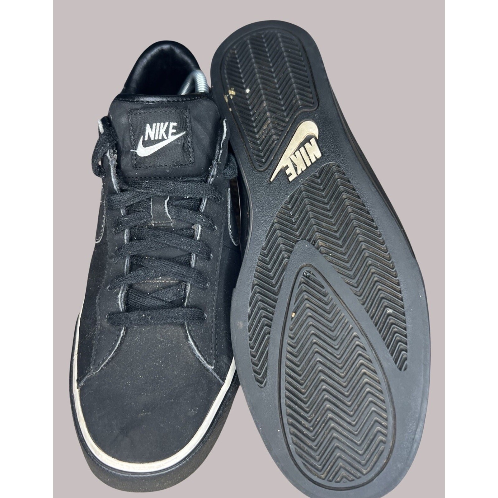 WOMEN’S SIZE 10- NIKE Sweet Classic Low Leather Sneaker, Black| 354496-010