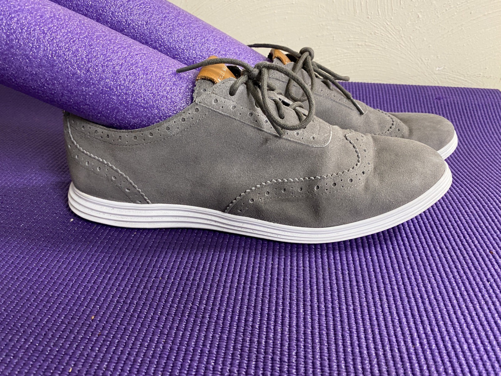 Cole Haan NEW Wingtip Oxfords, size 8.5B, gray suede w. white soles