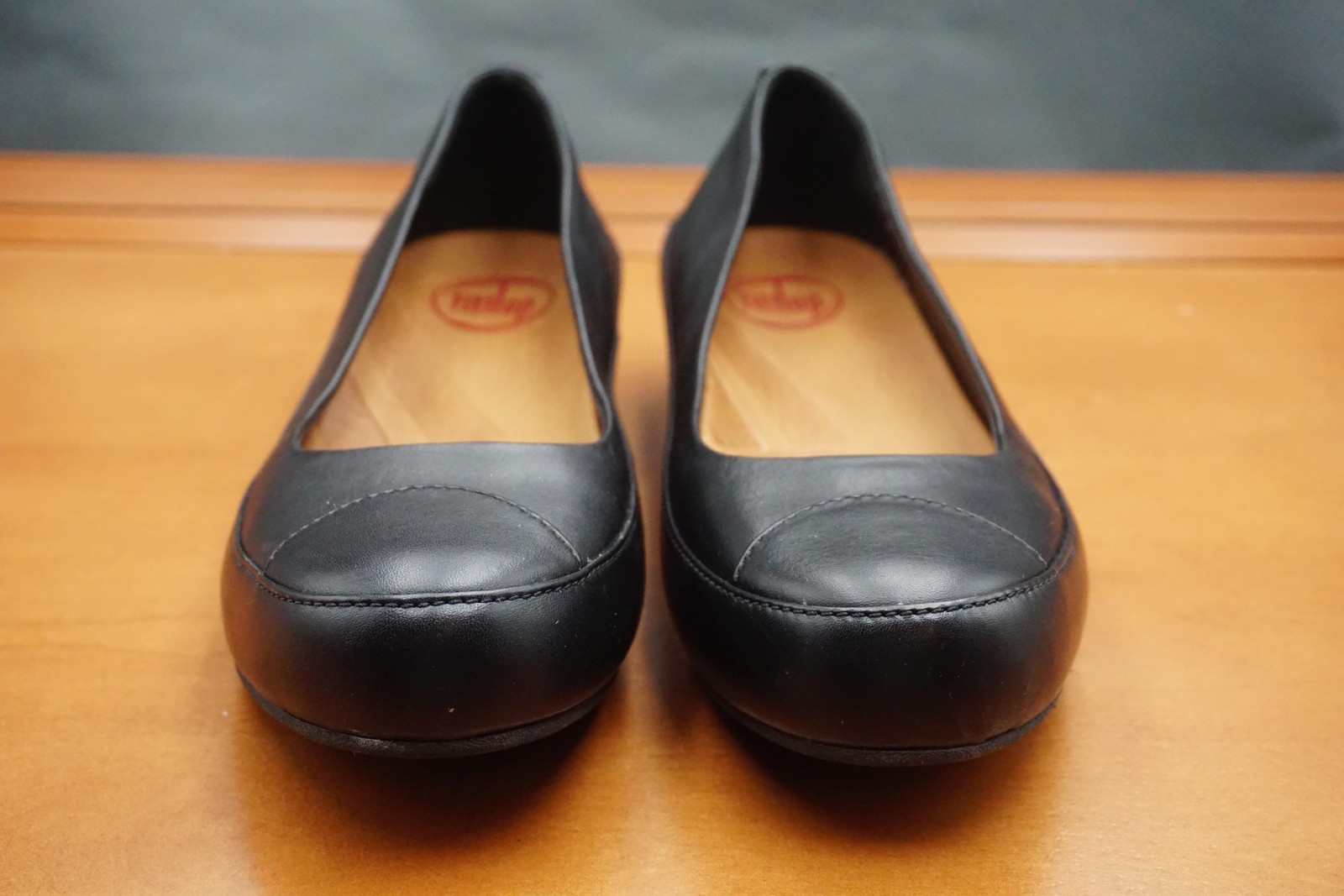FitFlop Flats Women’s Size 6.5 US Black Leather Cushioned Slip On Casual Shoes