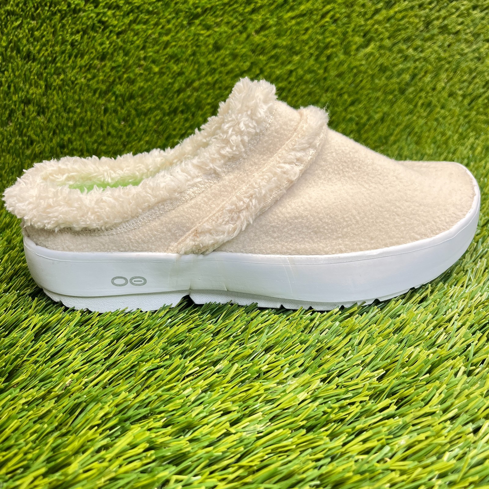 OOFOS OOcoozie Womens Size 7 Beige White Casual Slip On Recovery Mules Shoes