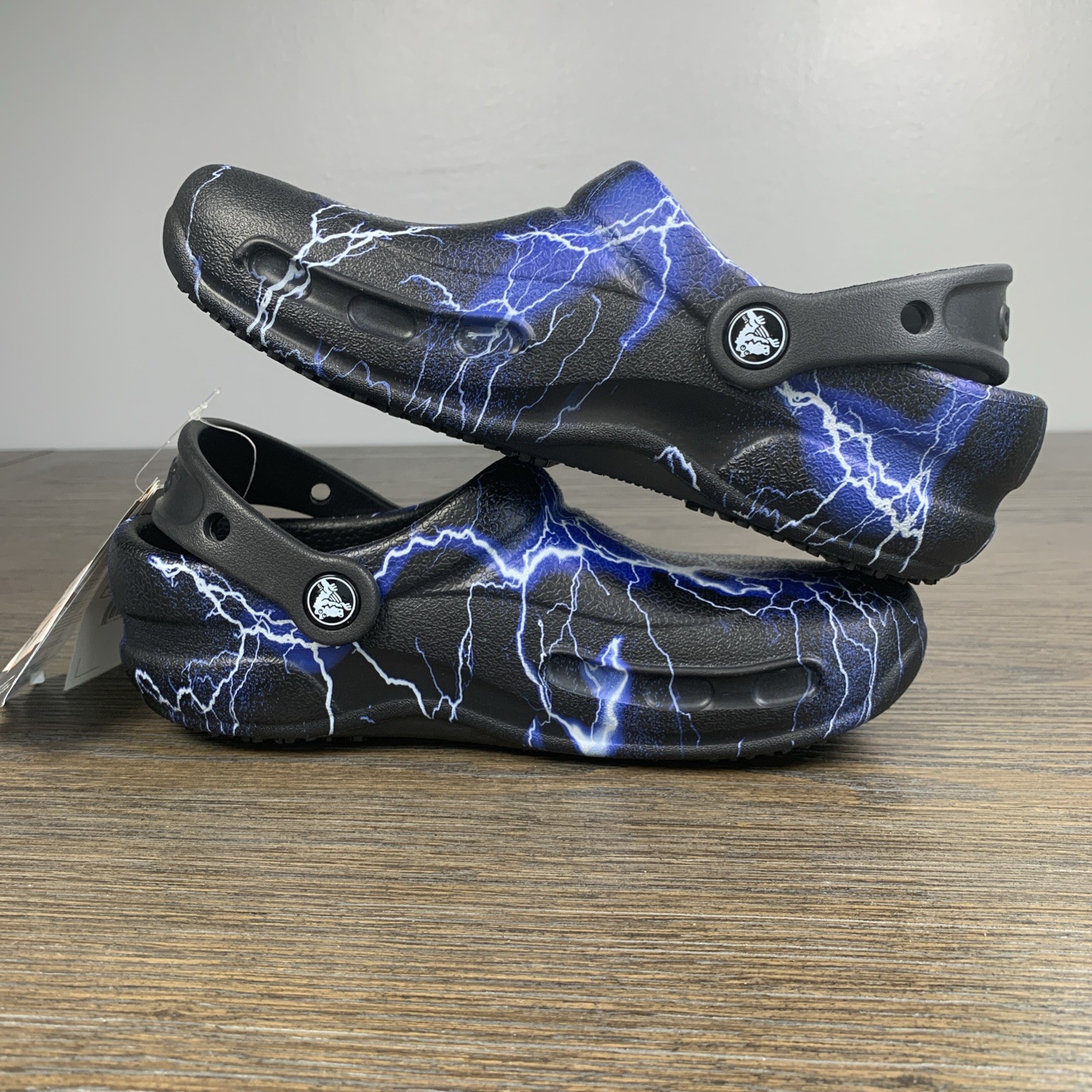 Crocs Bistro Graphic Black Lightning Bolt Graphic Slip Resistant Clogs Sz M4 W6
