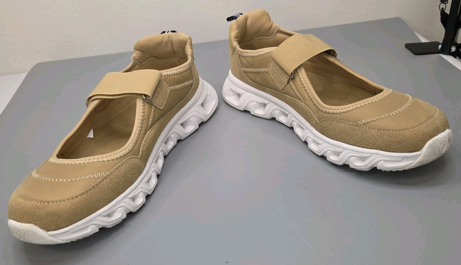 Nautica Ladies Cachet Sneaker Shoes Size 10 Tan Khaki Casual Mary Jane