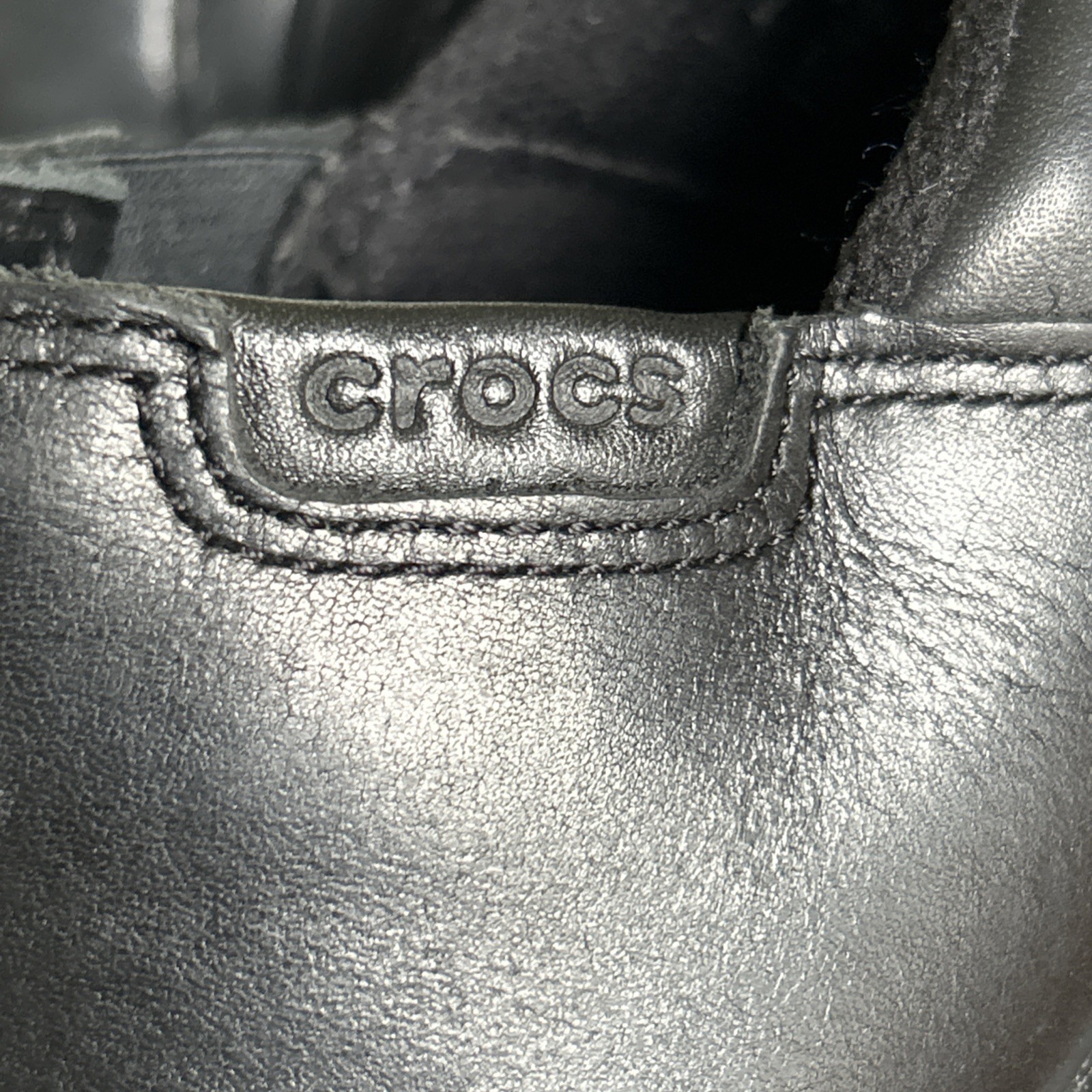 Women’s Size 8 CROCS Black Leather Shoes Slip-Resistant Casual Work Nurse Clogs