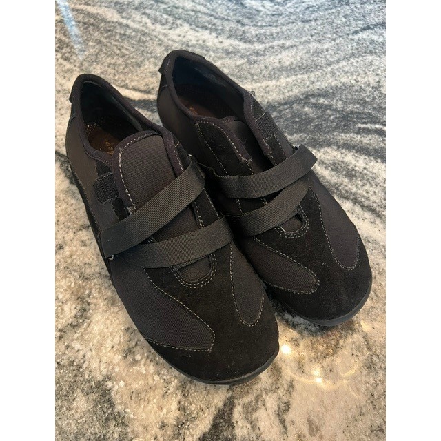 Easy Spirit Sneakers 8.5W Black Good Suede Hook Loop Low Profile Walking Shoe
