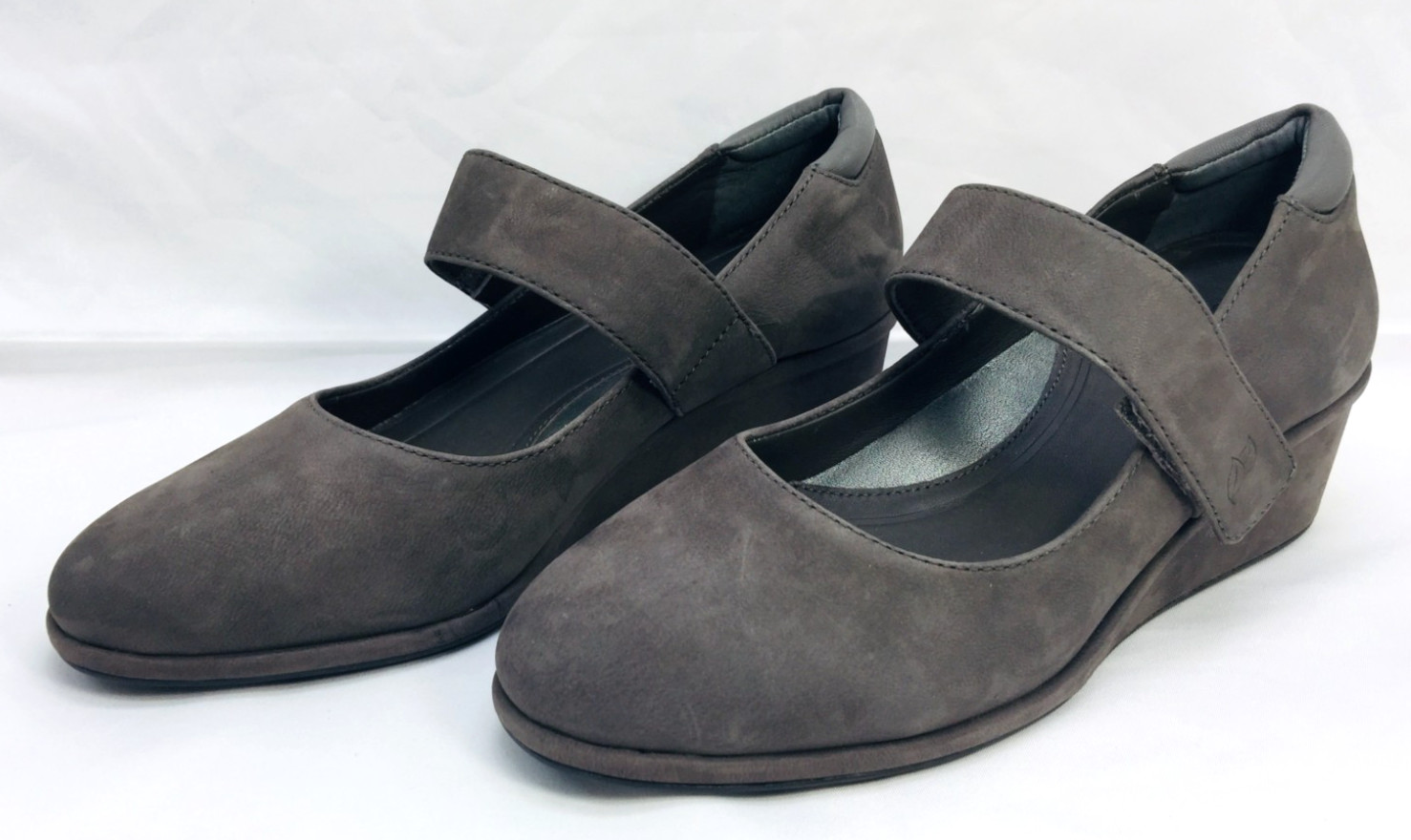 NEW Nurture Mary Janes Womens Shoes Sz 8M Gray Suede Wedge Heel Hook/Loop Strap