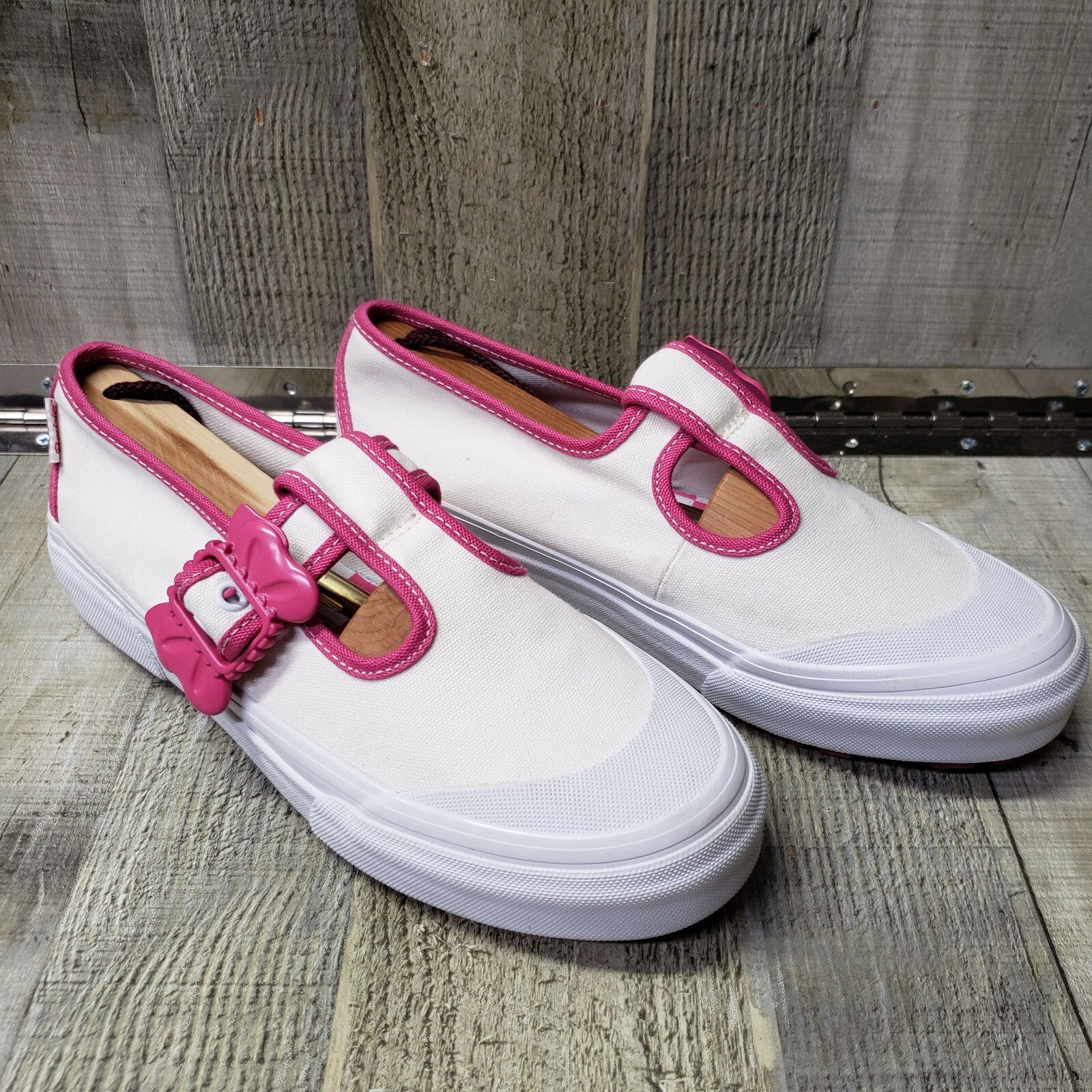 Vans x Barbie™ Style 93 DX Mary Jane Skate Shoe – White Womens 8 Excellent Cond.