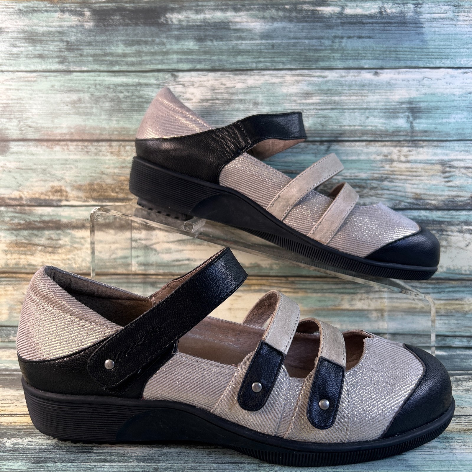 GRAVITY DEFYER Mary Jane 7.5 Wedge Adjustable Comfort Shoe Metallic Gray Leather