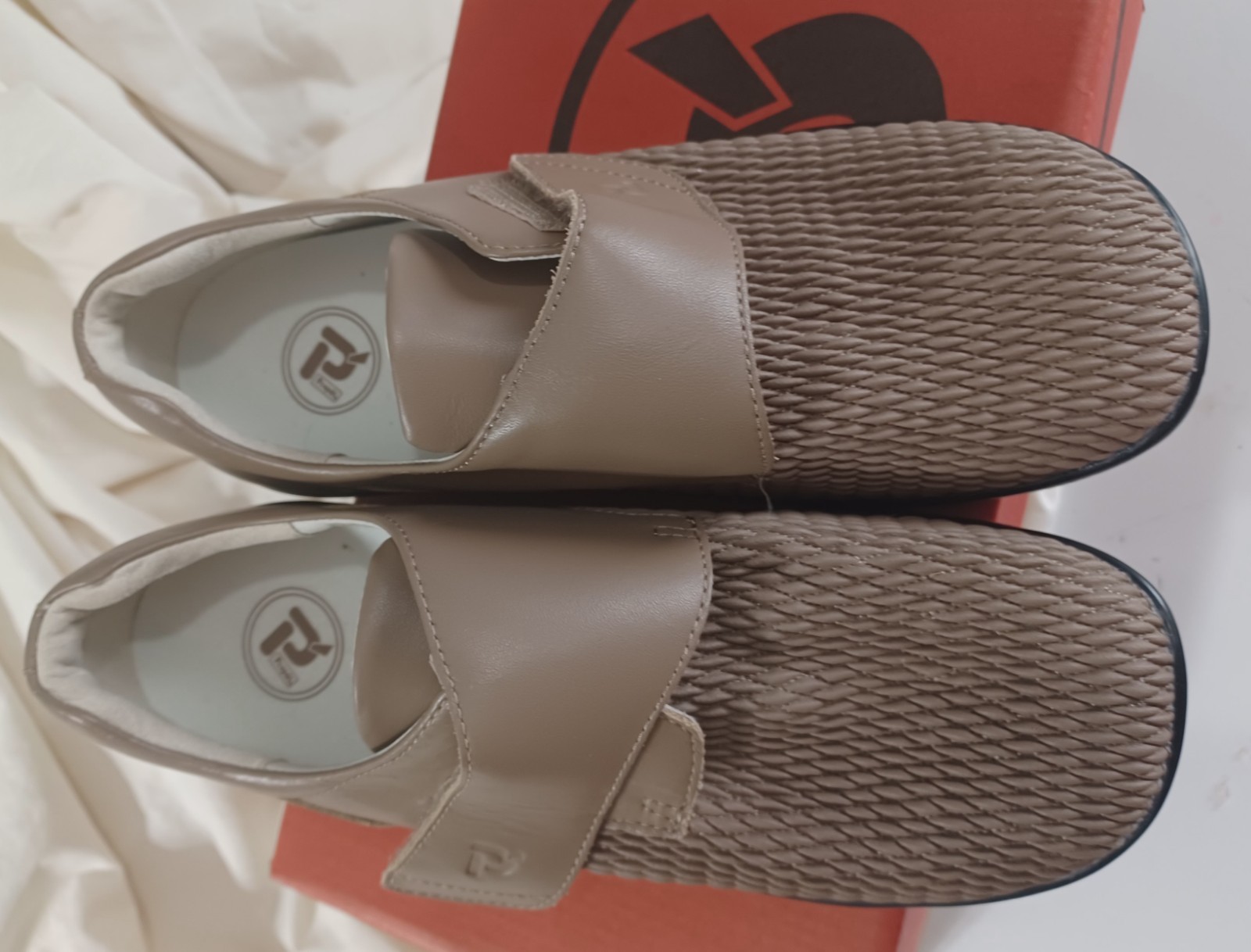 Propet Womens Shoes Olivia WPRX25 Taupe, New With Box Size9 B, Hook & Loop NIB