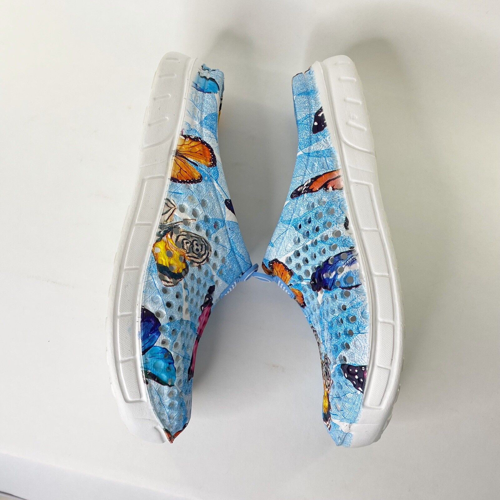 Butterfly Shoes Womens Size 10 Foam Man Made Waterproof Unbranded White/Blue