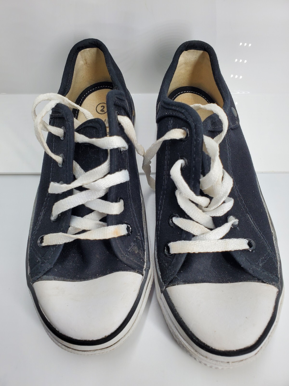 Genuine Tomy Takkies Sneakers Low Top Teens SZ 2 UK, 4 US Black