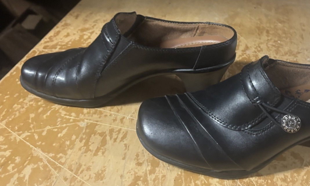 Earth Spirit Elaine Black Leather Classic Clogs Shoe Womens 7.5 Mule Witch Heels