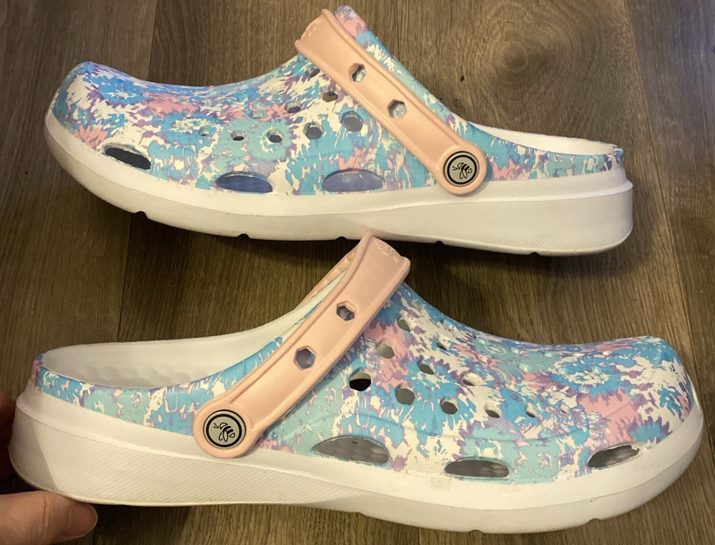 Joybees Crocs Pastels Pink Blue White Splatter Pattern W Holes W10 M8 EUC