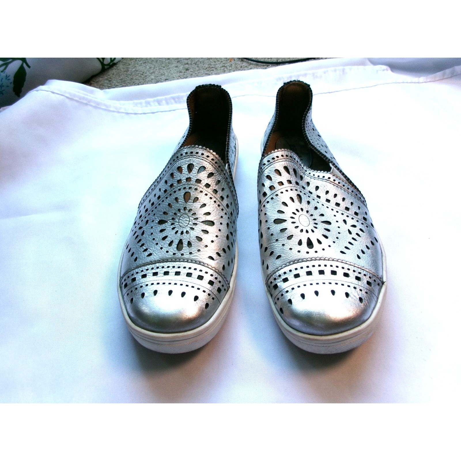 Earth Tangelo Silver Metallic Laser Cut Slip On Sneakers Women’s