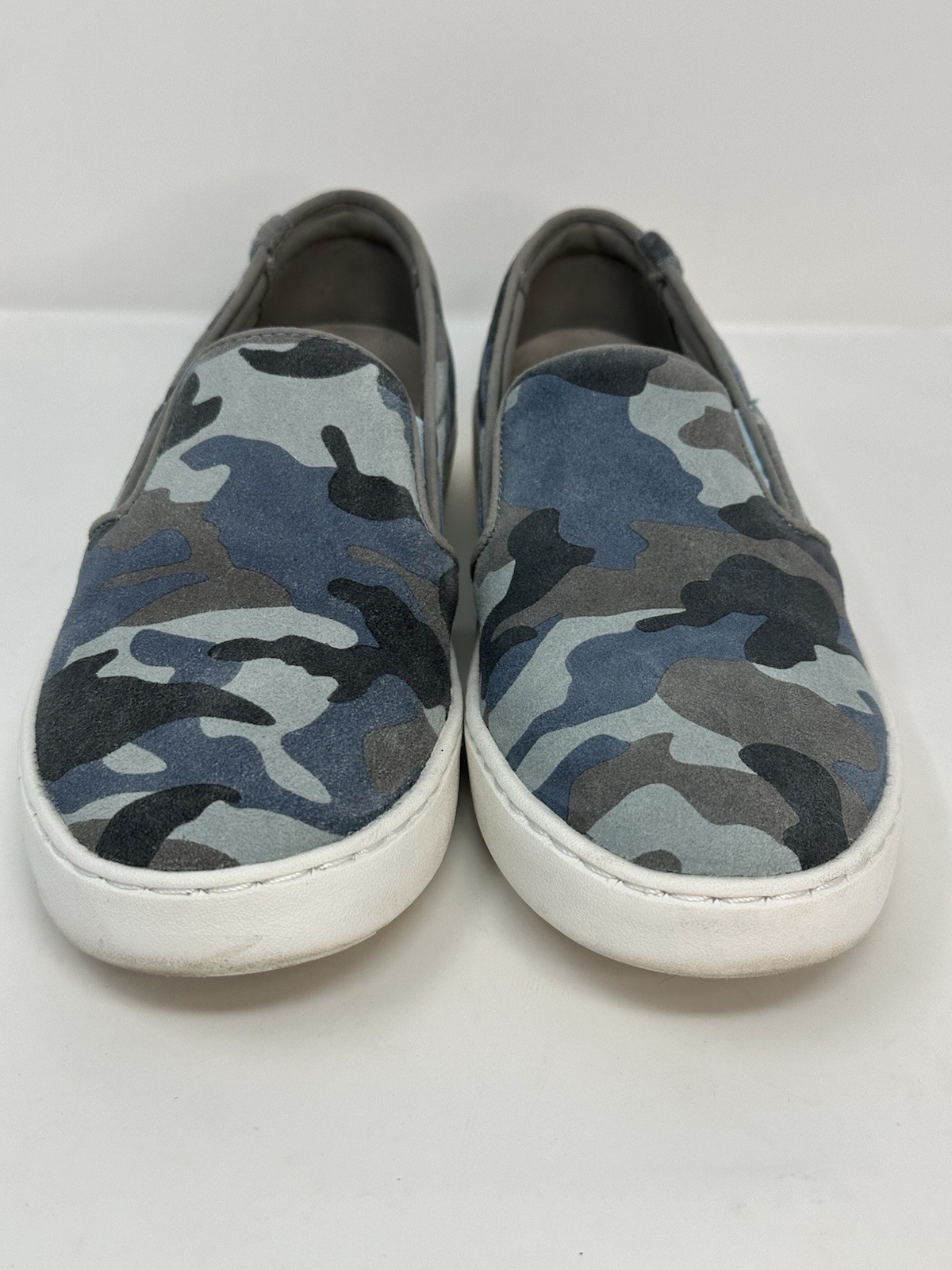 Vionic Avery Camo Grey Suede Slip On Sneaker Womens Sz 7 Vio-Grip Slip Resistant
