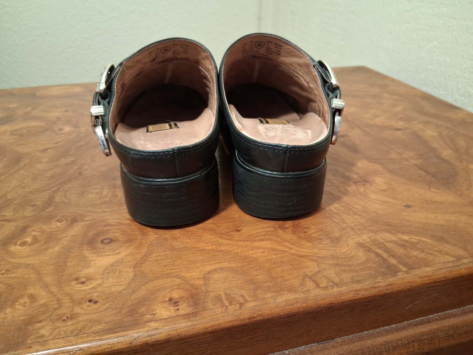 Ariat Women’s Western Style Mule. Size 7 B. Black. Silver Western Buckle.