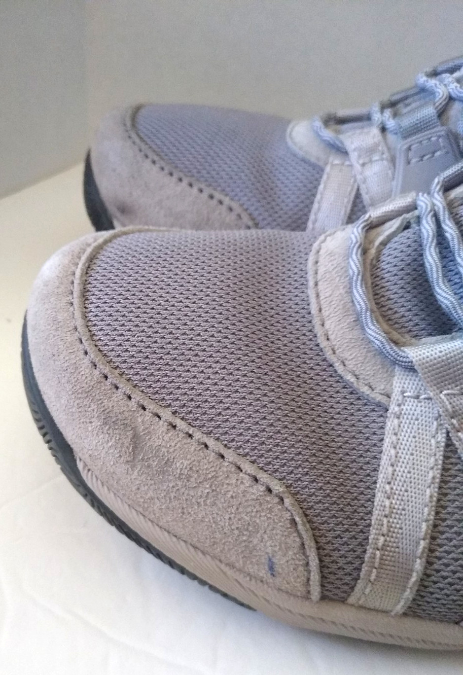 Dansko Henriette Tennis Shoes Women’s Size 8 Grey Suede Sneakers Quick Lace