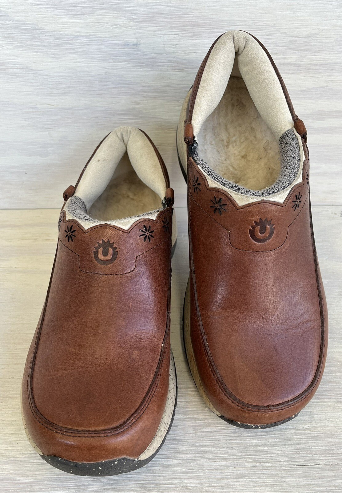 Ulu Brown Leather Slip Resistant Comfort Mules/Loafers Shearling Footbed Size 7