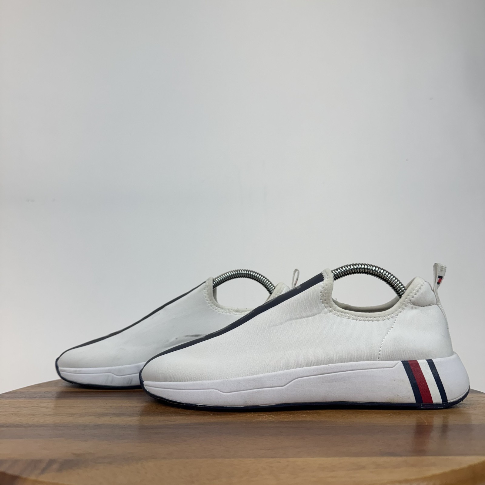 New Womens Tommy Hilfiger Arizel White Slip On Casual Sneakers Size 8.5 M NWOB