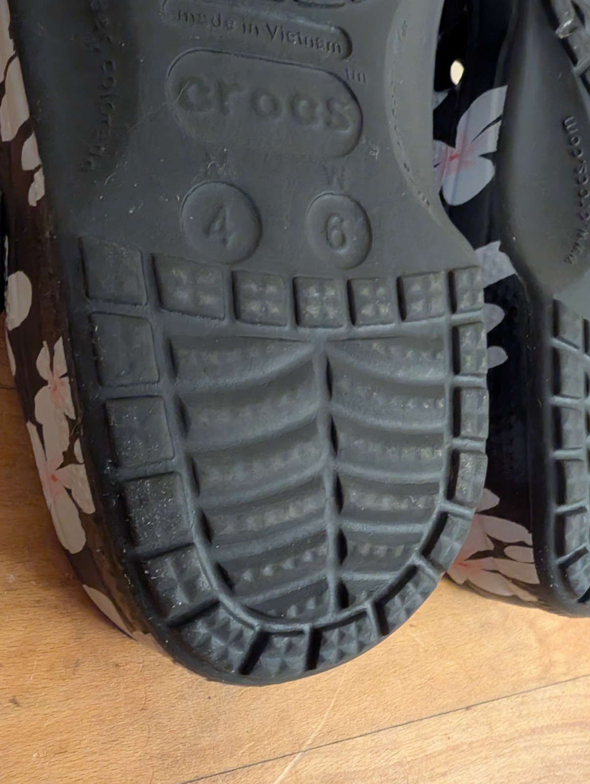 Crocs BAYA Black Flowered Touch Of Pink White Flowers Darling Size M-4 , W-6