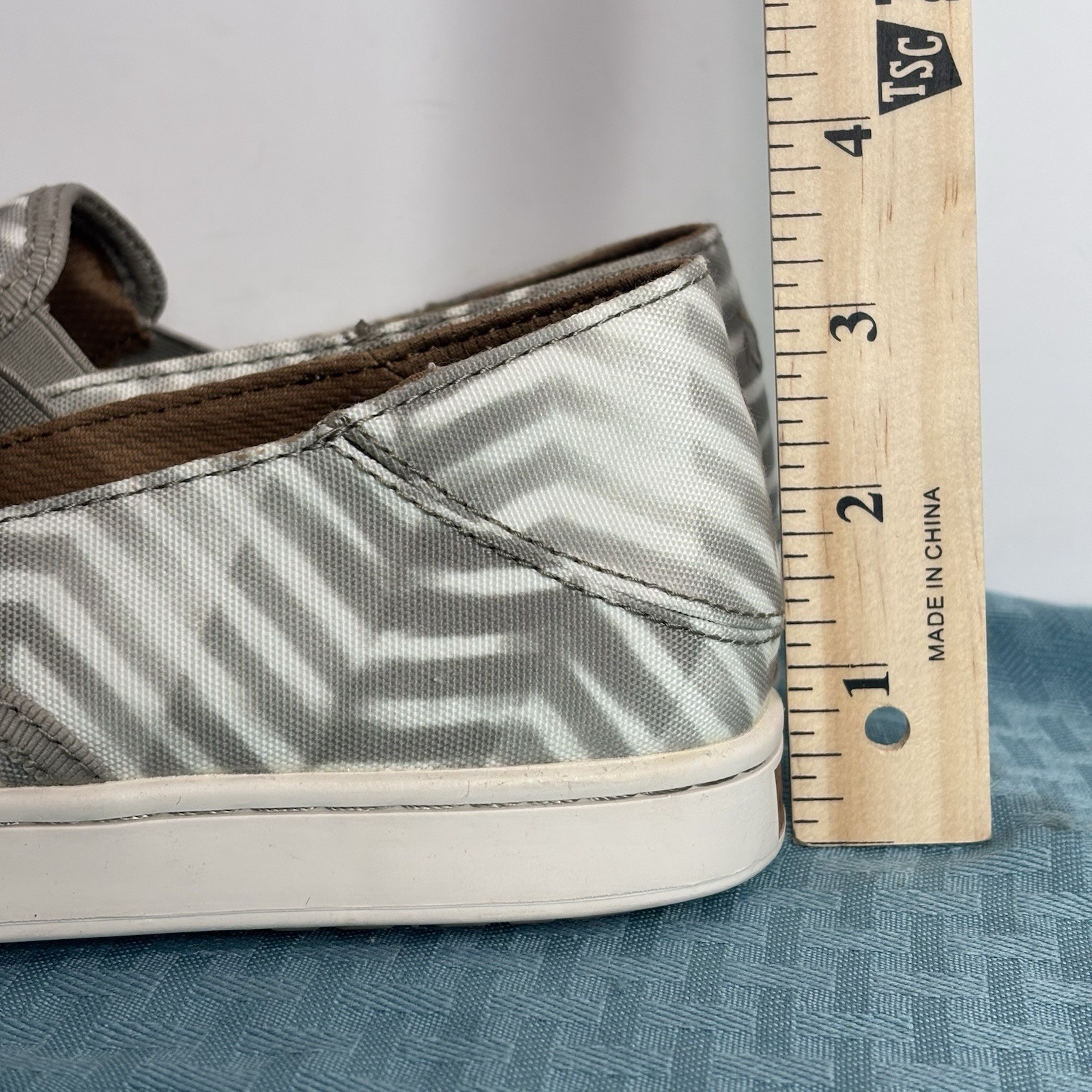 OluKai Pehuea Pai Womens Size 7.5 Shoes Gray/Off White Canvas Slip On Sneakers