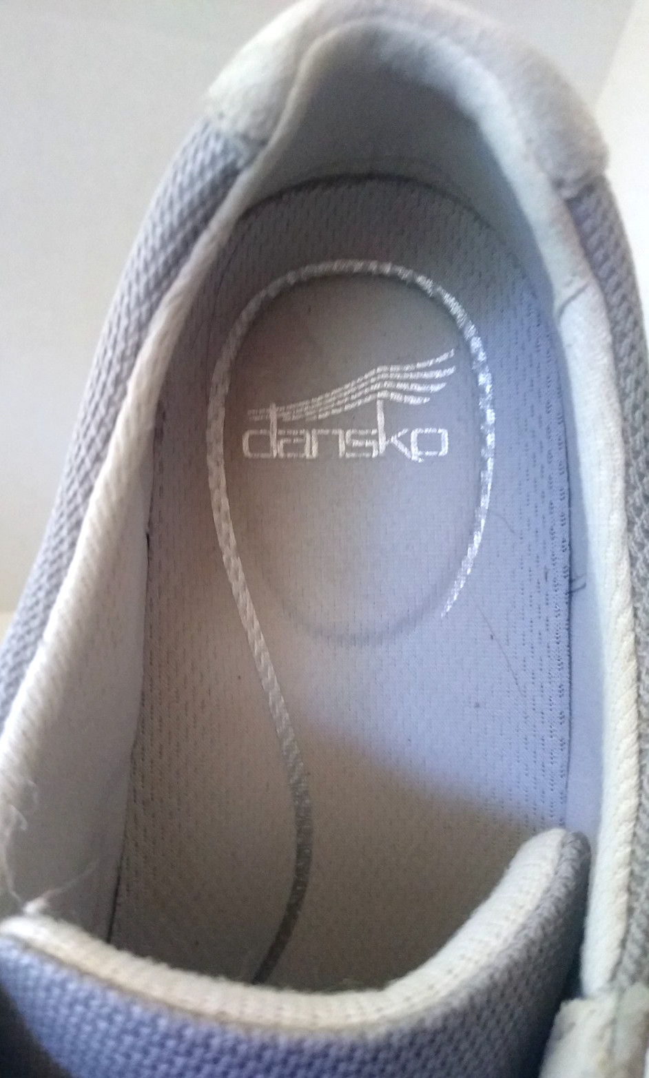 Dansko Henriette Tennis Shoes Women’s Size 8 Grey Suede Sneakers Quick Lace