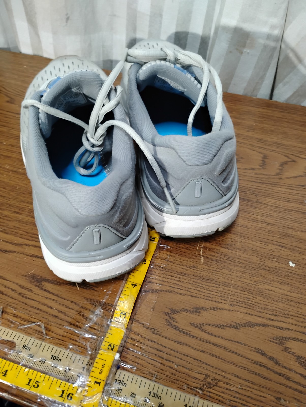 Brooks Dyad 11 Running Sneakers Womens Sz 8 Extra Wide EE Gray Athletic Shoes