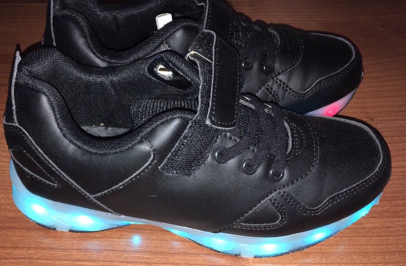 Black starlight (LED) shoes Size 37 (6.5 Us)