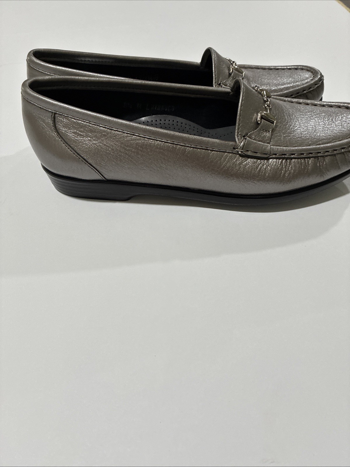 SAS Tripad Comfort Foot Bed Leather Shoes Size 8.5 M Woman’s Silver Pewter Slip
