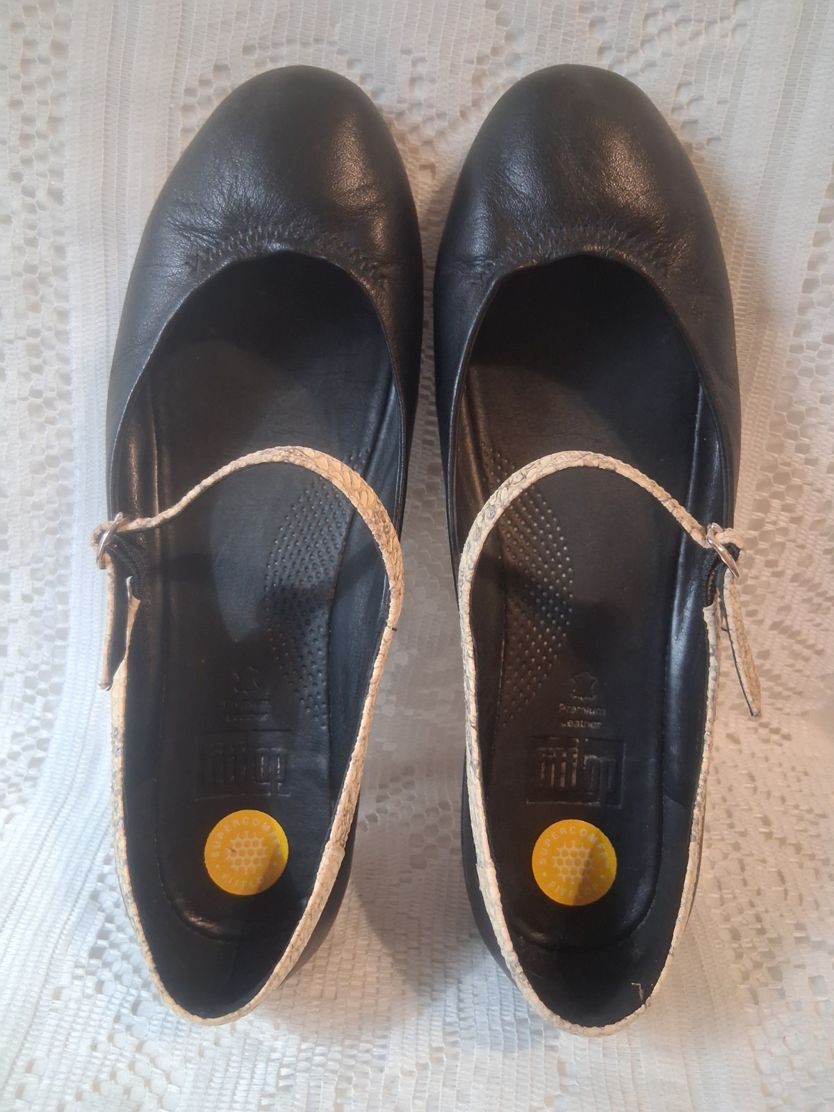 FitFlop Mary Jane’s Premium Black Leather w ‘snake skin’ print accent Sz 10/41