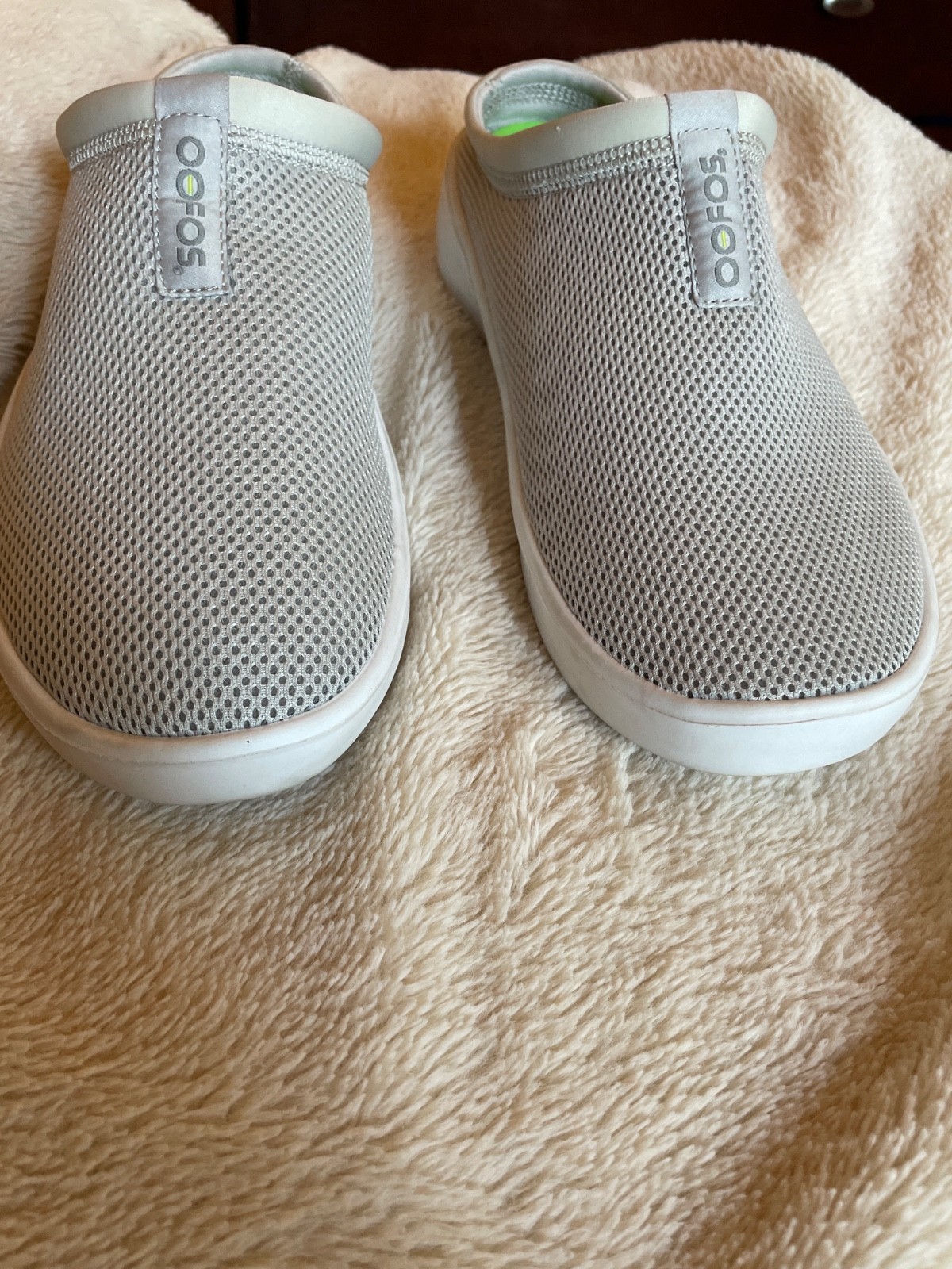OOFOS OOmg Mesh Low Mule Grey with green Shoes Womens Sz 9 EU 40 Slip On Comfort