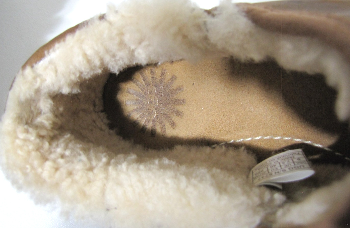 UGG Australia Brown Leather Bettey F8910/C Shearling Lined Slipper/Shoes Wm. 9