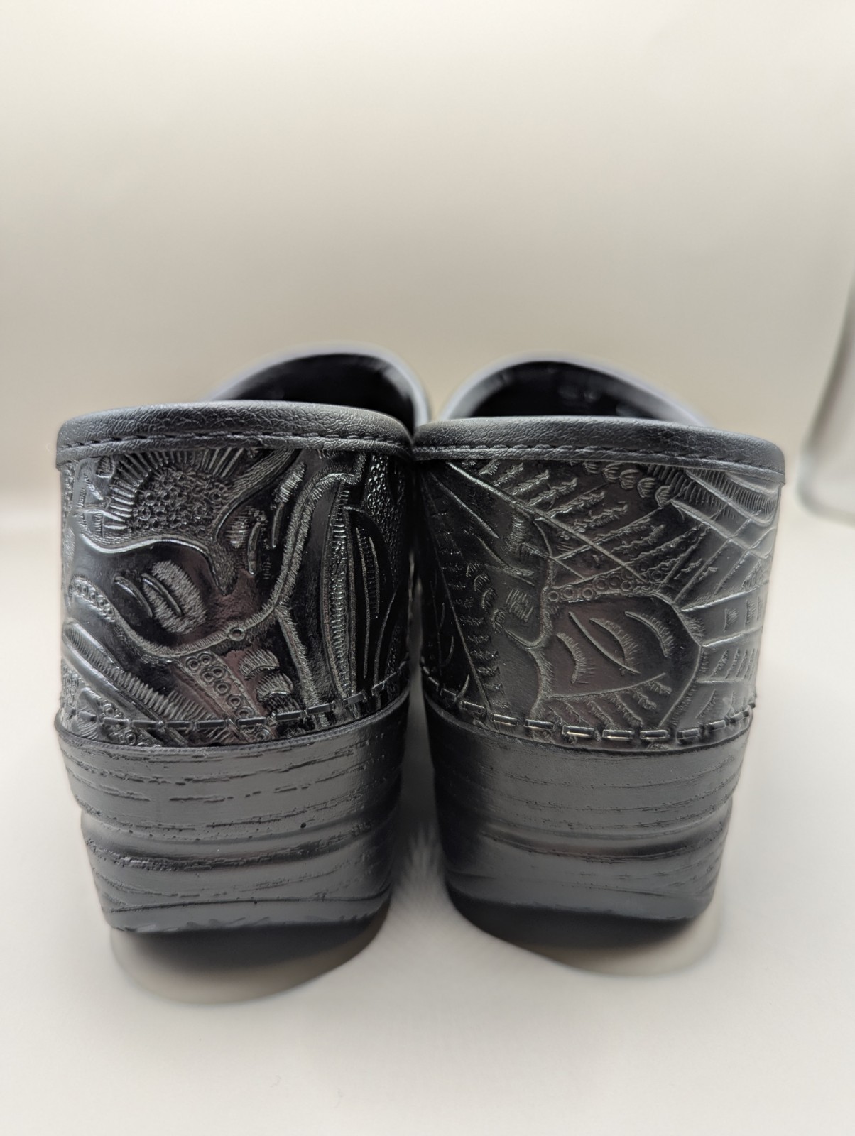 Dansko Professional Black Tooled Leather Clogs NWOB Women’s Size 37 (6.5-7)