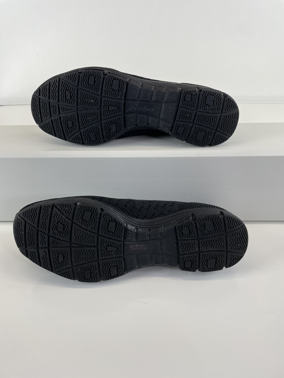 Skechers Womens Sz 8.5 Black Mesh Classic Fit Air Cooled Slip On Shoes SN49481