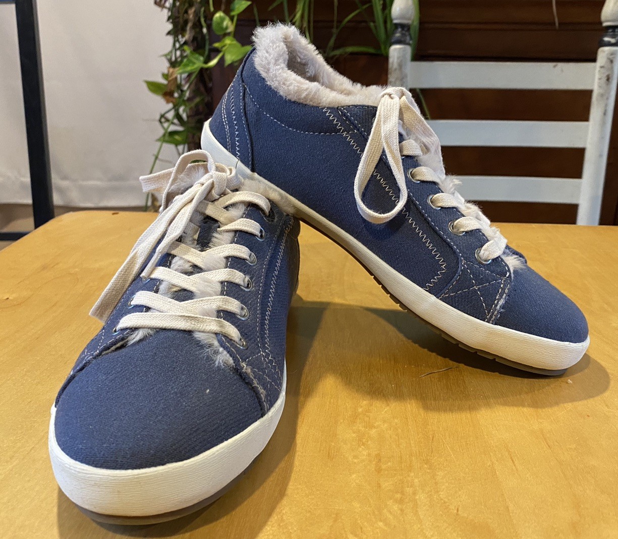 Taos Star Washed Blue Canvas Low Top Sneaker Flats Women’s US 8.5W