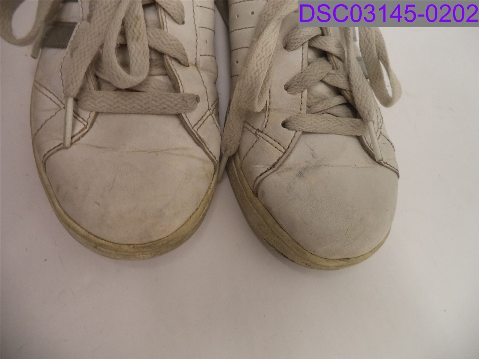 Women Size 6 Shoe Adidas Grand Court Casual Sneaker White with Silver Stripes