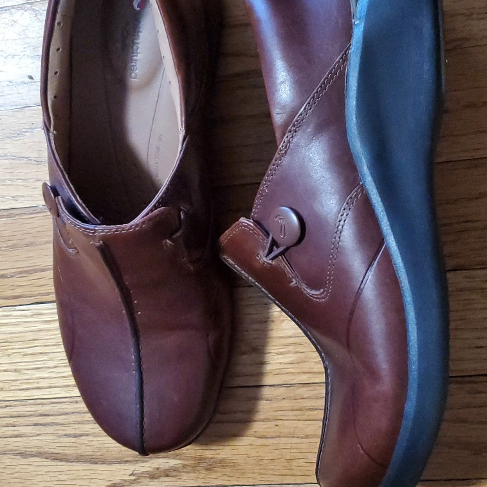 Clarks Un Loop2 Walk Dark Tan Leather 8.5 barely worn Excellent condition