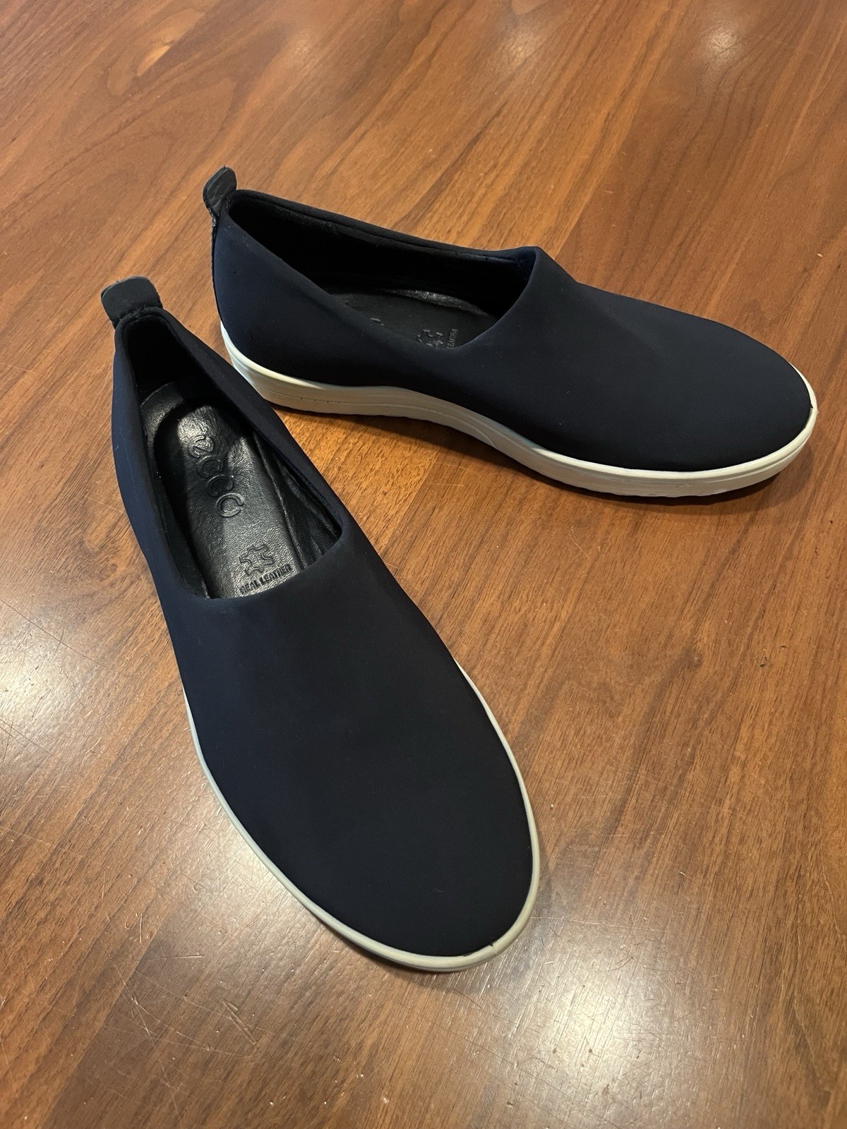 Woman’s Ecco Size 36 Shoe