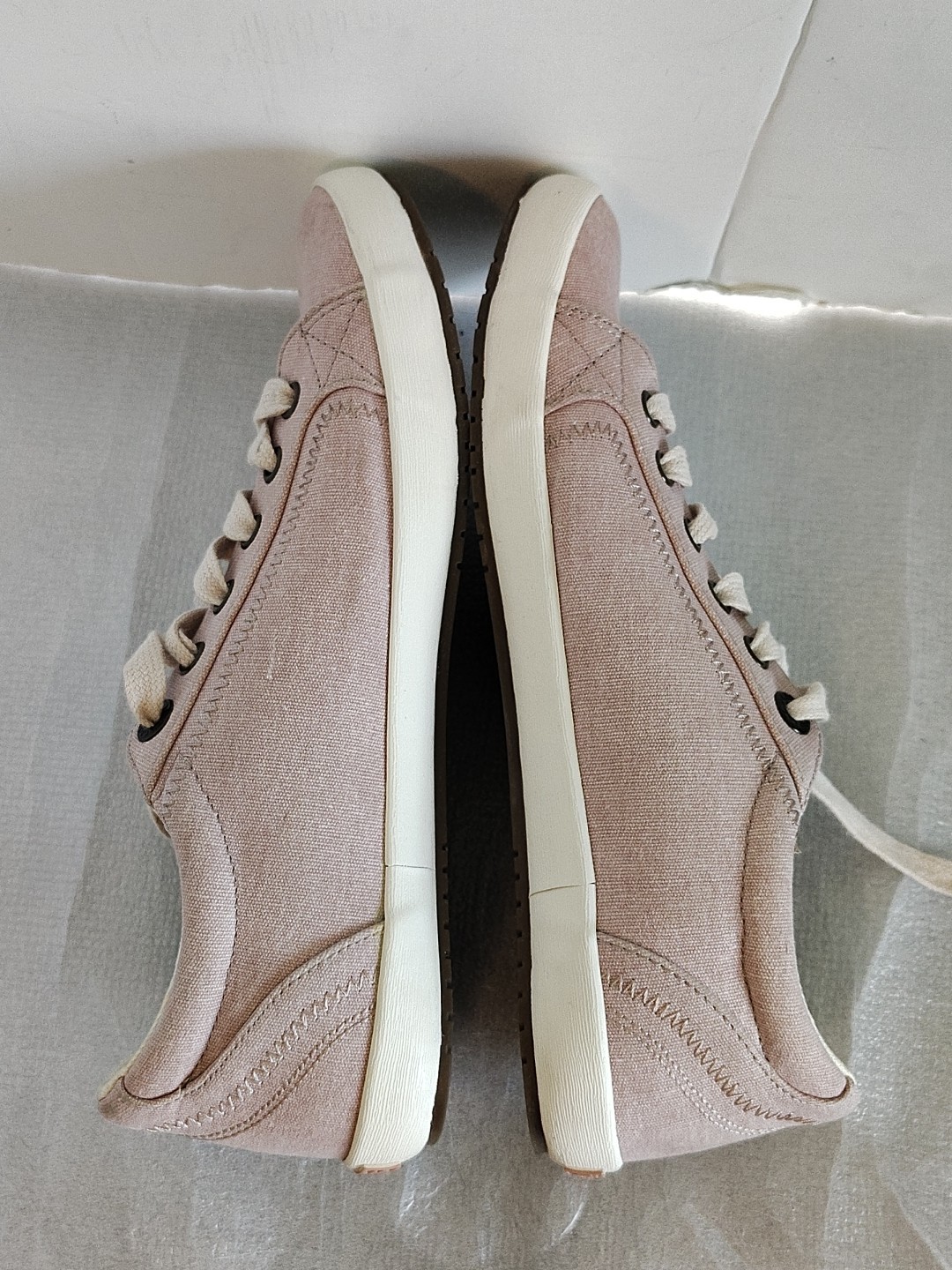 8.5 WORN ONCE Taos STAR Washed Canvas Low Top Sneakers Shoes Blush Lavender