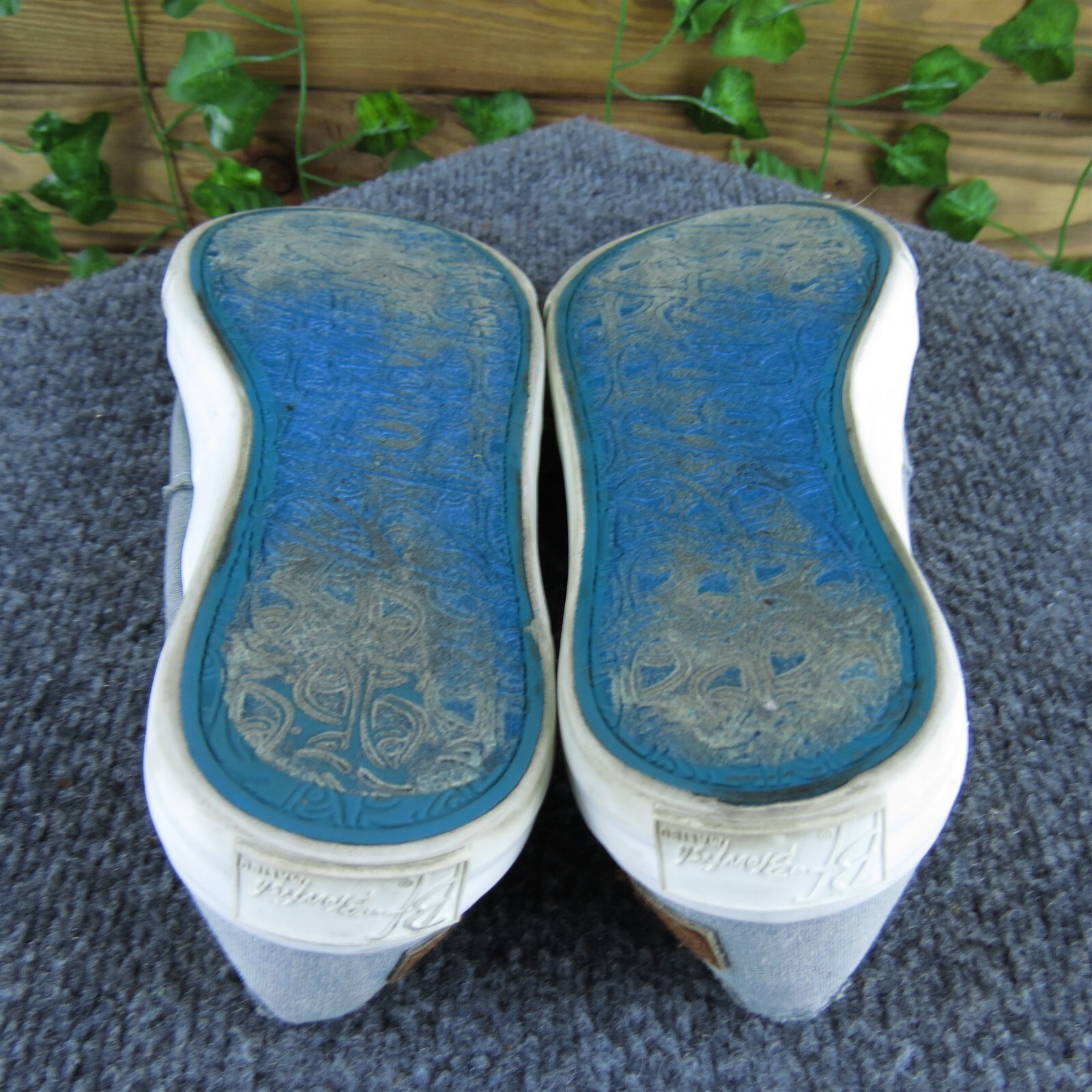 Blowfish Women’s Mandi Sneaker Gray Fabric Sz 7.5 Medium Gently Used 2025