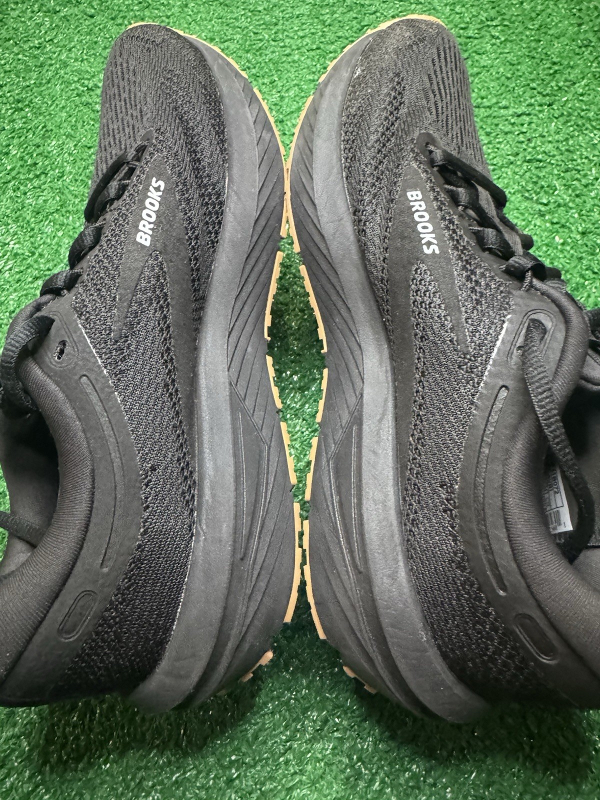 Brooks Revel 7 Women’s Size 7.5 Running & Walking Shoe Black/gum