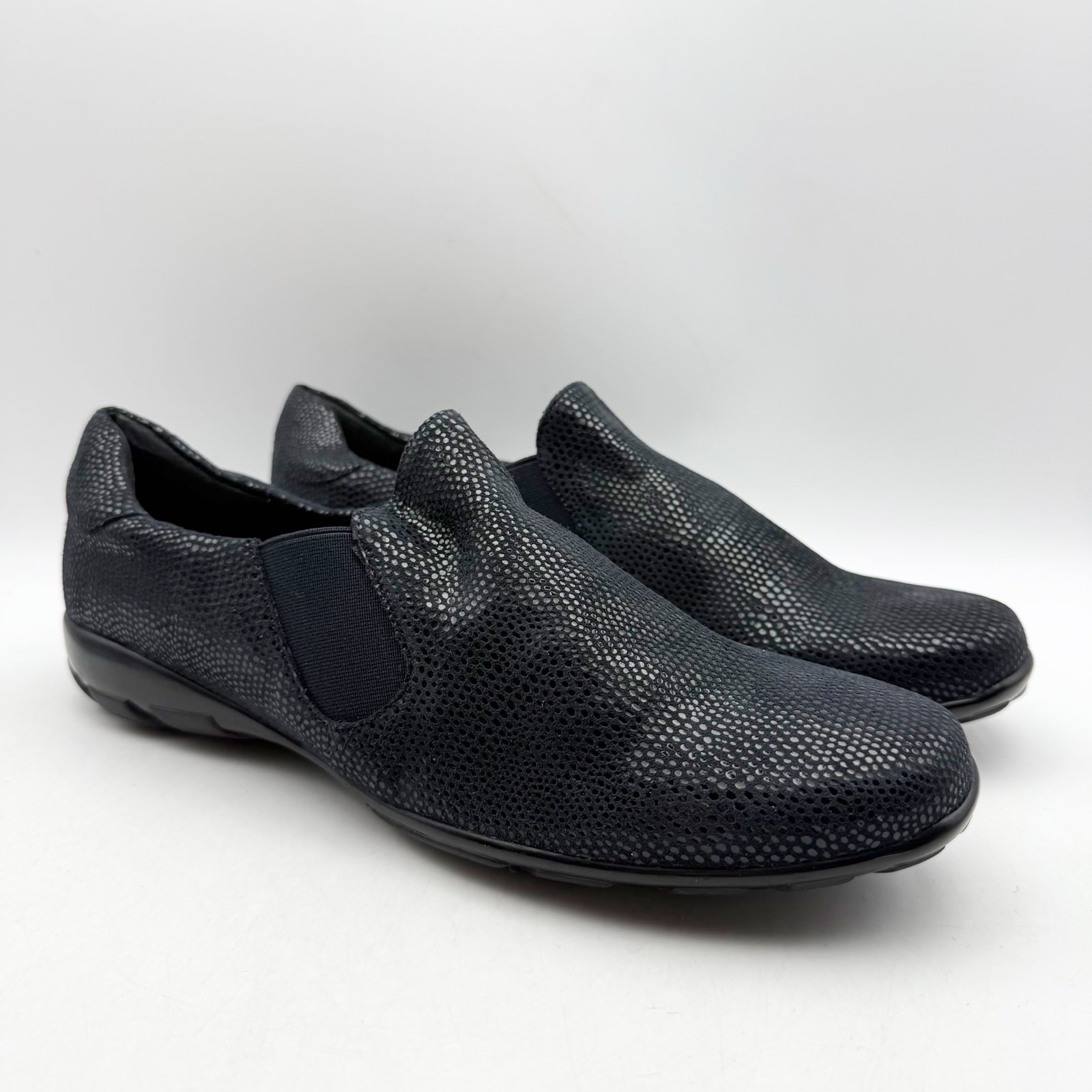 Vaneli Womens Anemone Slip On Shoes US 11 Wide Black Textured Leather NWOB