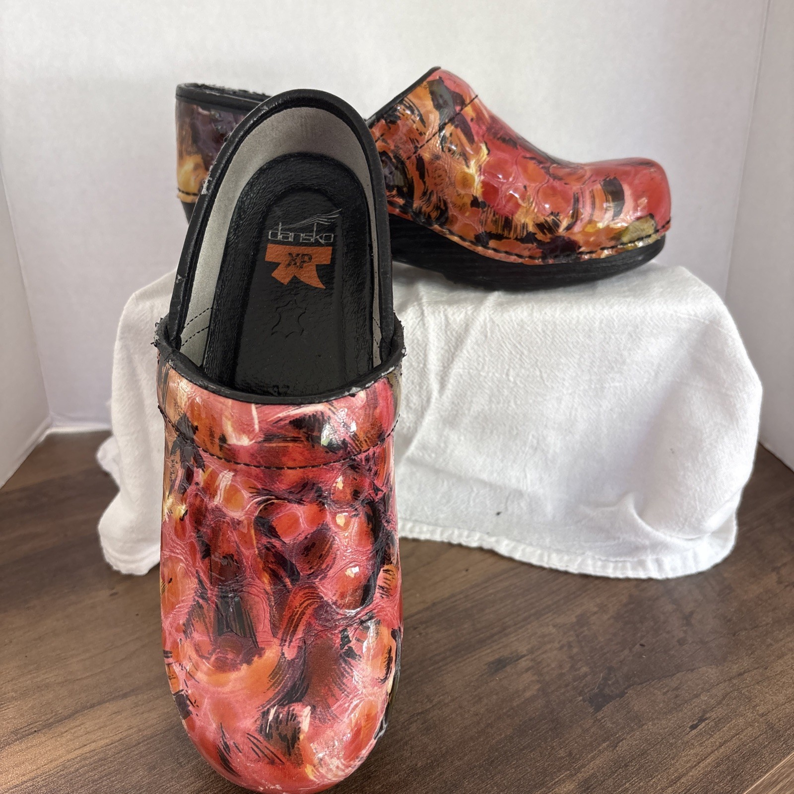 Dansko Patent Leather Clogs Women’s 37/6.5 XP Multi Floral Work Slip Resistant